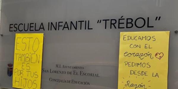 Carteles en la EI El Trébol de San Lorenzo del Escorial