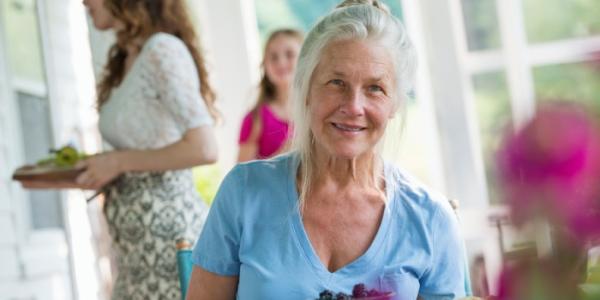 Mujer mayor de 65 años