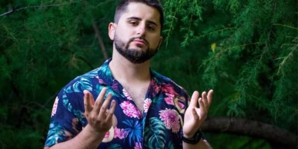 Alberto, el influencer con discapacidad auditiva