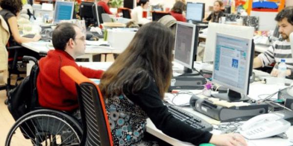 Personas con discapacidad trabajando