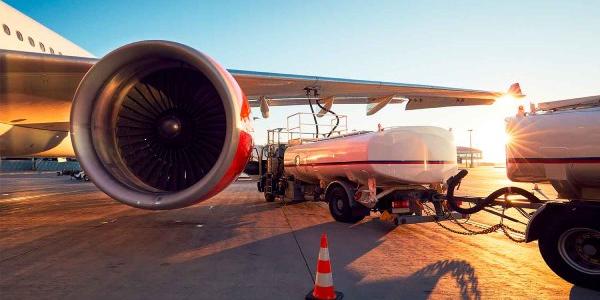 Avión recibidiendo el combustible que va a ahorrar gracias a la Inteligencia Artificial