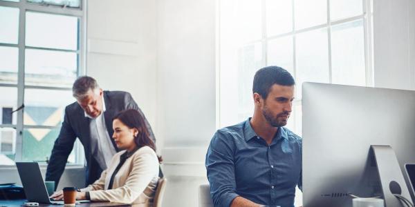 Personas en una oficina | Foto de 123RF/peopleimages12