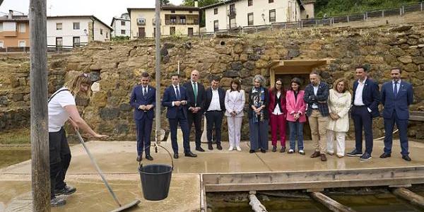 El Gobierno vasco se reúne mezclando euskera y español