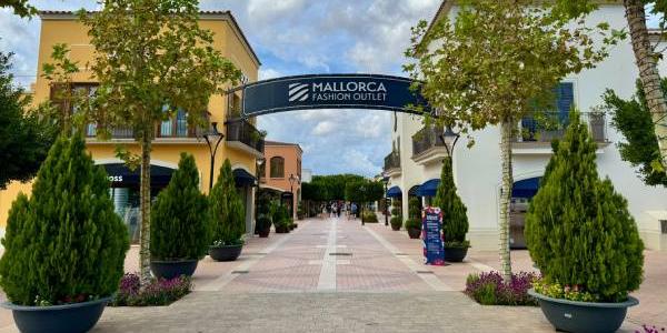 Mallorca Fashion Outlet, entrada centro comercial