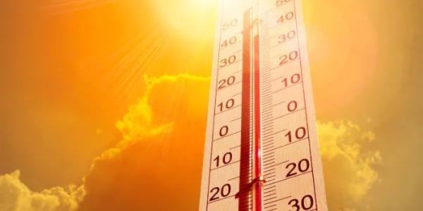 termómetor marcando una temperatura alta