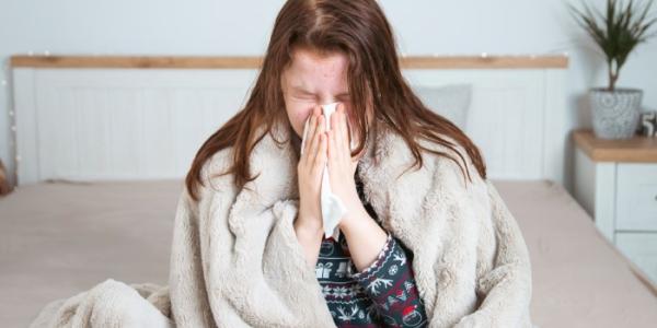 mujer con gripe