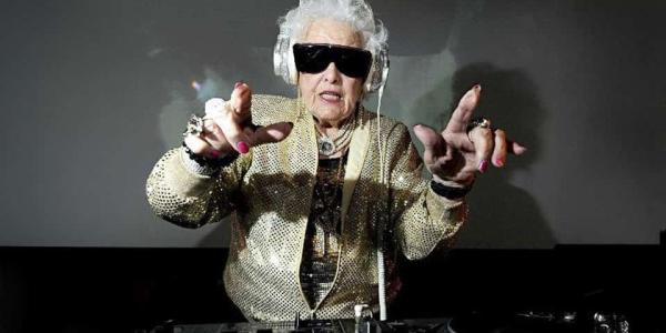 Taller de DJ para personas mayores