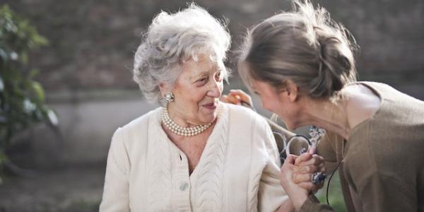 Las personas mayores en las urbes