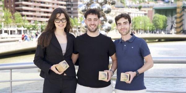 Equipo creador de la plataforma que elimina la basura digital