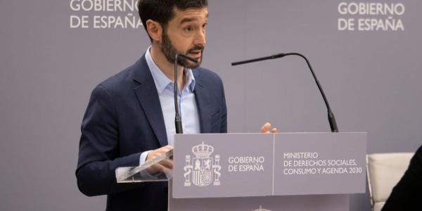 El ministro Bustinduy, en enero en la presentación de la Estrategia Nacional de Prevención y Lucha contra la Pobreza y Exclusión Social 
