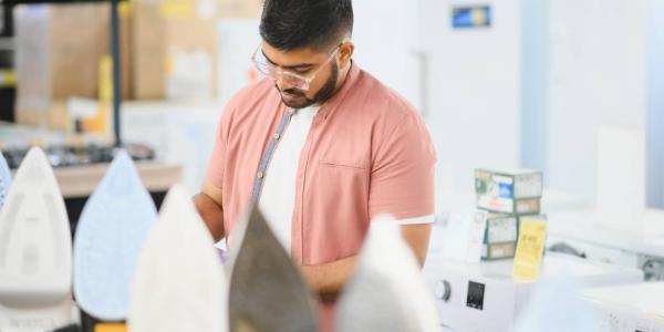 La pobreza da lugar a los jóvenes