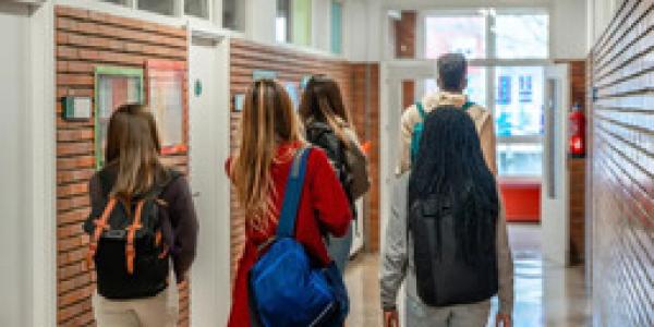 Evax lanza una iniciativa contra la pobreza menstrual