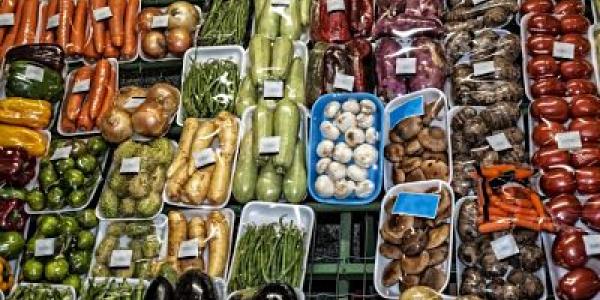 Envases de plástico en frutas y verduras/Cadena Ser