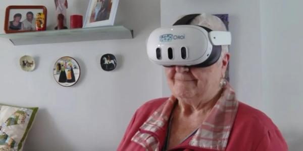 Una voluntaria de la prueba piloto con las gafas de realidad virtual