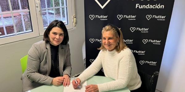 Representantes de la Fundación También y la Fundación Flutter
