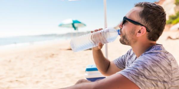 La hidratación contribuye con una buena salud digestiva