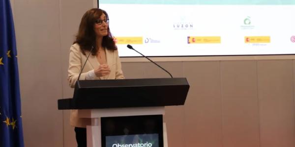 La ministra de Sanidad, Mónica García, durante la presentación del V Observatorio de la ELA en España, el 27 de marzo de 2025