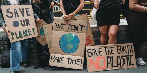 Jóvenes en una manifestación contra el cambio climático