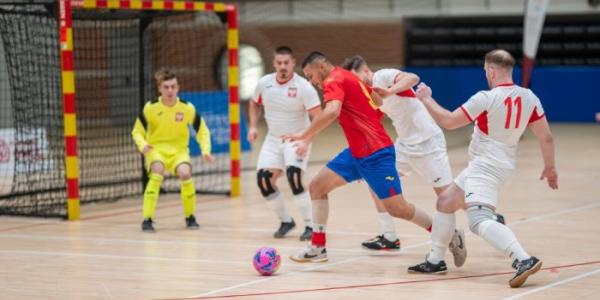 Un momento de un partido de fútbol sala en Torrevieja