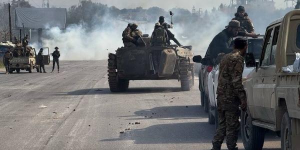 Las nuevas autoridades de Siria extendieron este viernes los toques de queda en las provincias costeras de Latakia y Tartús hasta la mañana del sábado. 