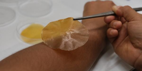 Así es la tirita inteligente que podría evitar males mayores con luz solar