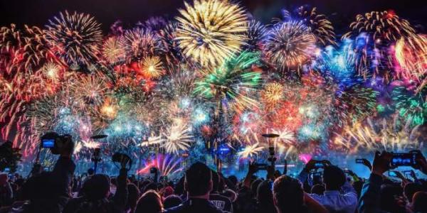 fuegos artificiales en Año Nuevo 