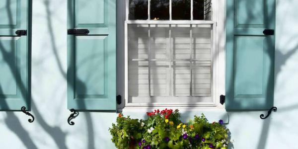 Ventana con persiana