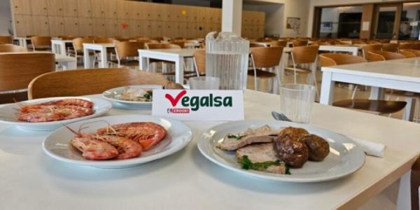 Donación de alimentos de Vegalsa-Eroski por el Día del Padre