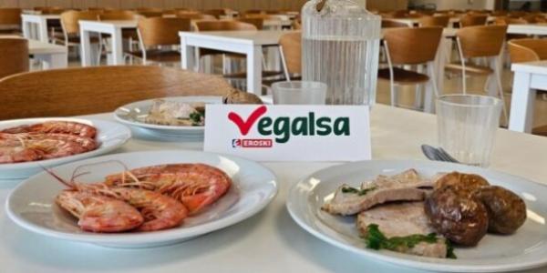 Vegalsa-Eroski realiza una donación especial por el Día de la Madre a 14 entidades