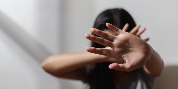 Mujer sufriendo violencia machista