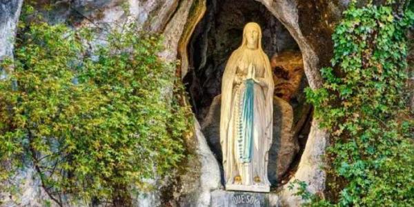 La Virgen de Lourdes 
