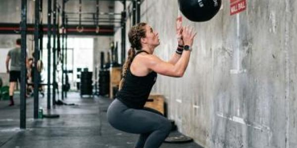 Wall ball, entrenamiento de fuerza y resistencia