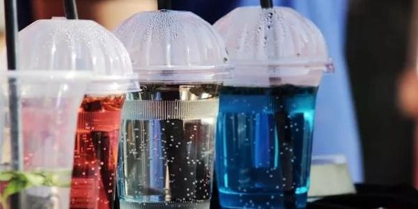 Vasos de bebidas refrescantes