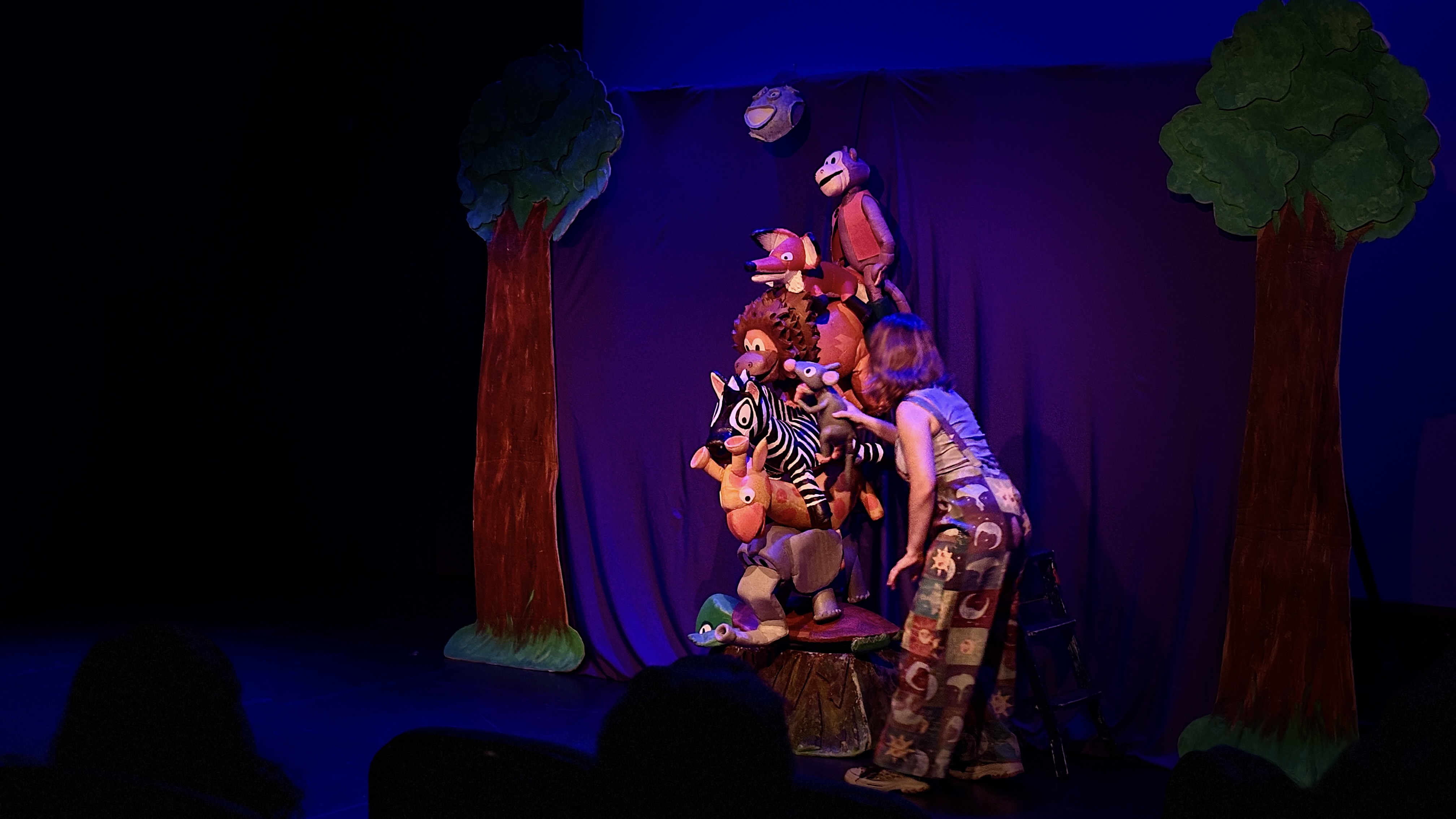 Escena de la obra de teatro '¿A qué sabe la luna?' 