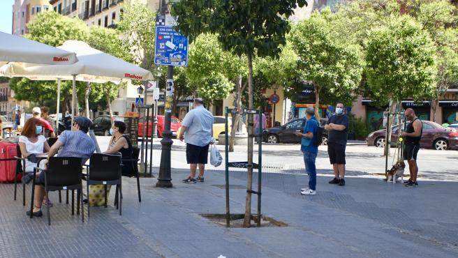 Colas en los primeros días de las terrazas de Madrid / 20Minutos