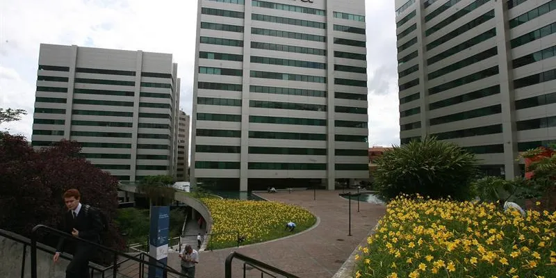 14776989w