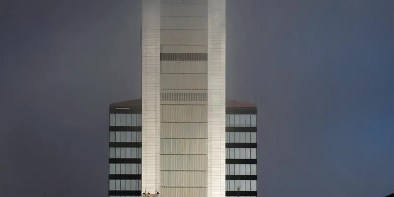15184013w