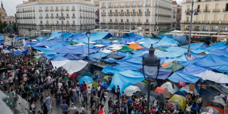 Acampada por la vivienda en Sol este viernes.