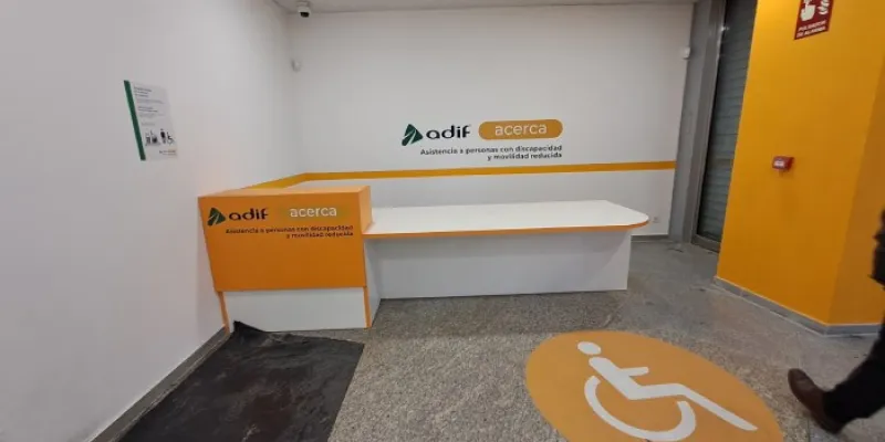 Sala de la nueva oficina Adif Acerca
