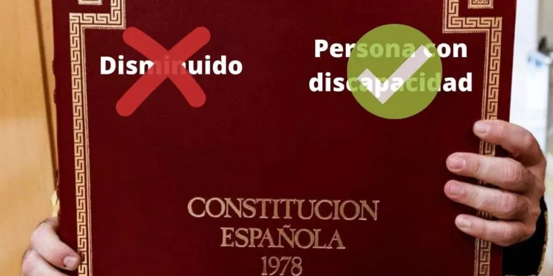 Portada de la Constitución Española / Tododisca