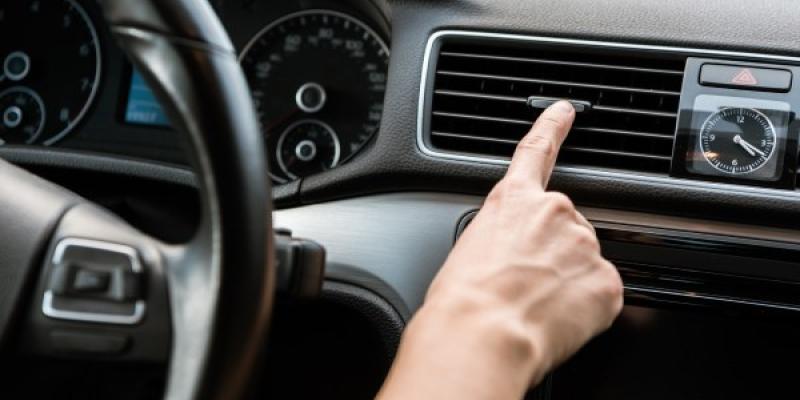Apagar el aire acondicionado del coche antes de quitar la llave de contacto