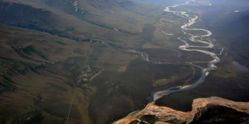 Por qué son naranjas los ríos de Alaska