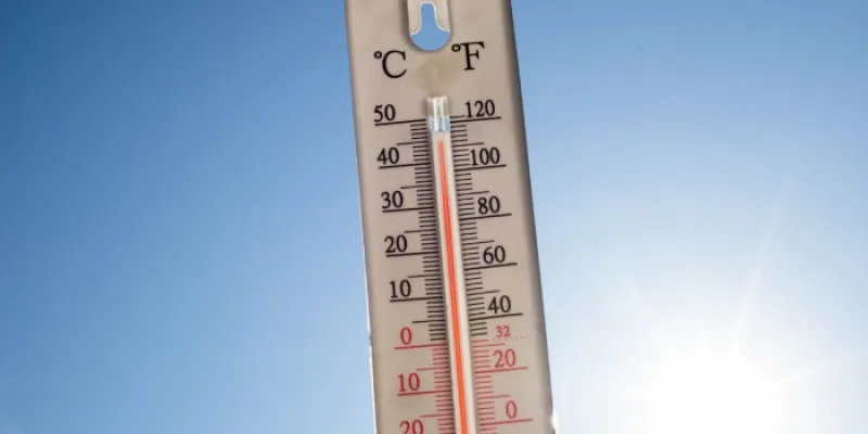 Termómetro marcando altas temperaturas
