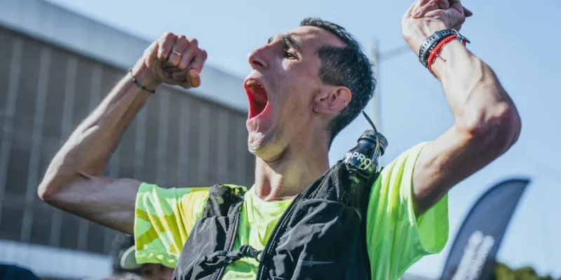 Álex Roca celebrando
