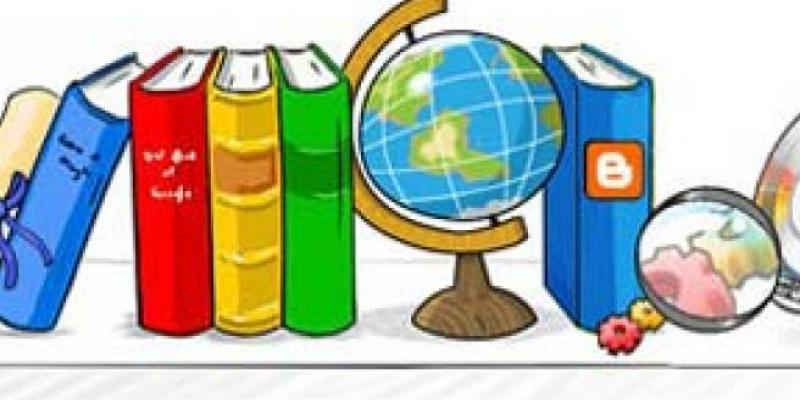 Alfabetización: libros en un estante junto a una bola del mundo 