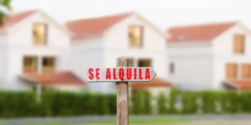 cartel con viviendas en alquiler