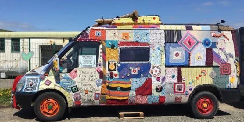 Imagen de Hippie, Viaje y Caravana. De uso gratuito.