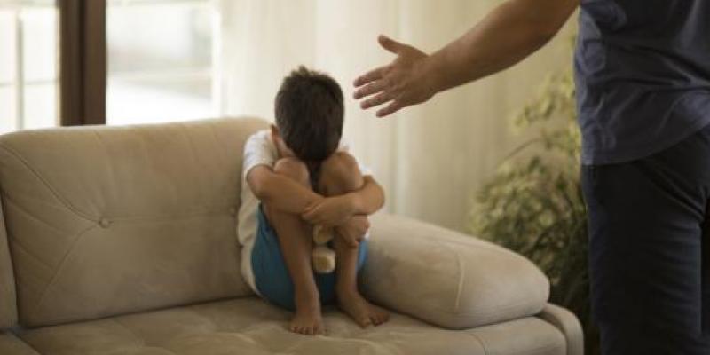 Irritabilidad o llanto inesperado, no querer ir al colegio... son señales de que el niño podría estar siendo acosado   