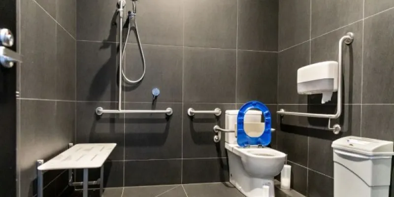 Los baños accesibles contribuyen con el ahorro de agua 