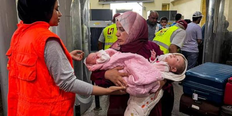 Bebés que mueren en la Franja de Gaza por el frío extremo